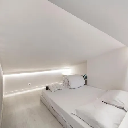 Le Des Celestins Ail Apartment